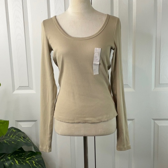Universal Thread Beige Ribbed Long Sleeve
Top Various Sizes - Picture 1 of 8